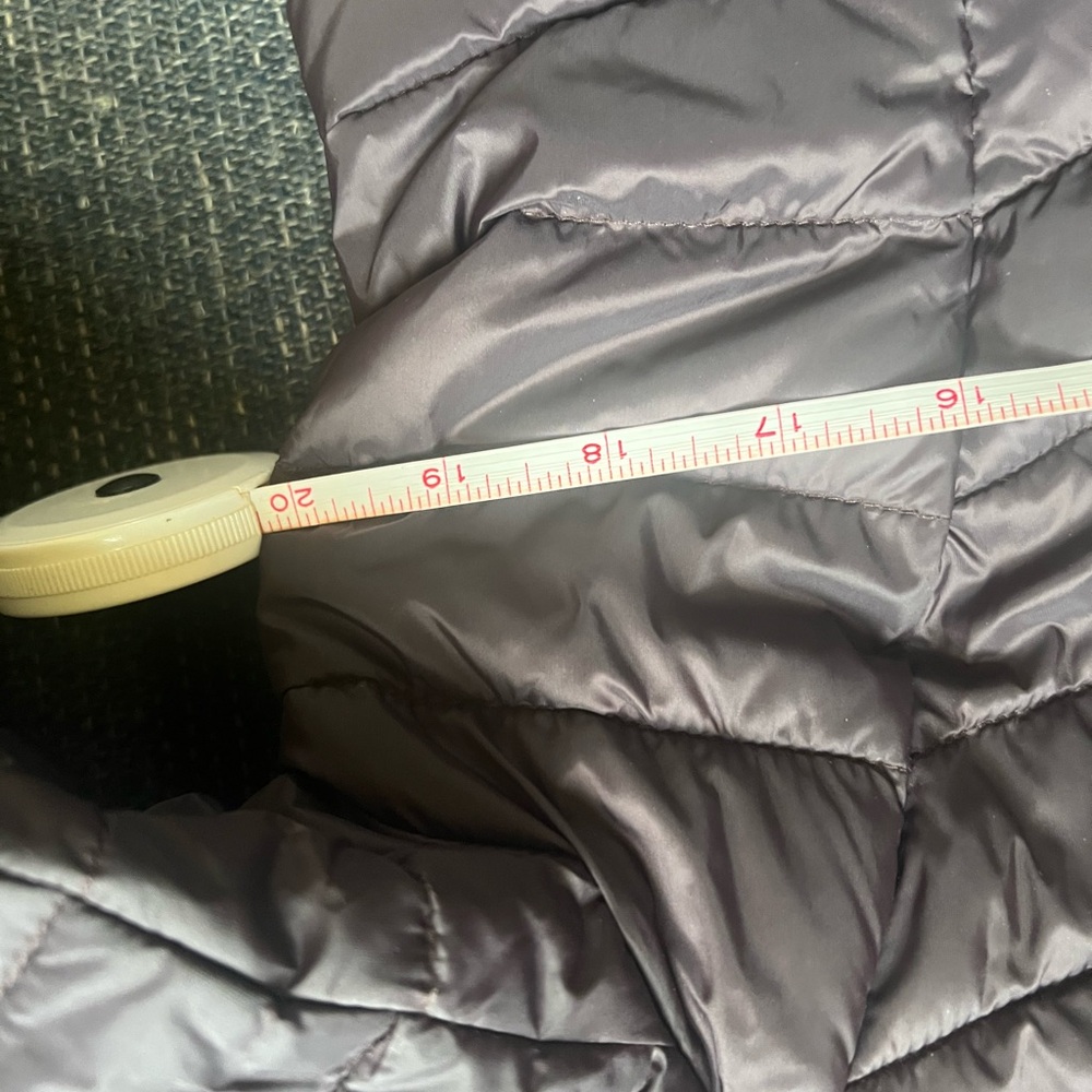Old Navy women’s brown light puffer jacket. Size large. - Picture 7 of 8